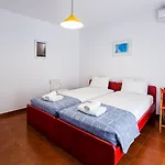 Fivos Apartament *