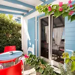 Fivos Apartament *