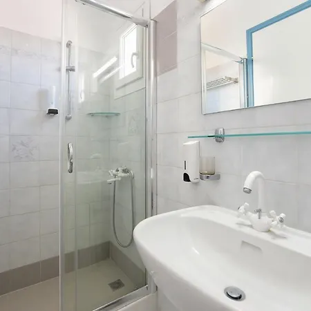 Apartament Fivos *
